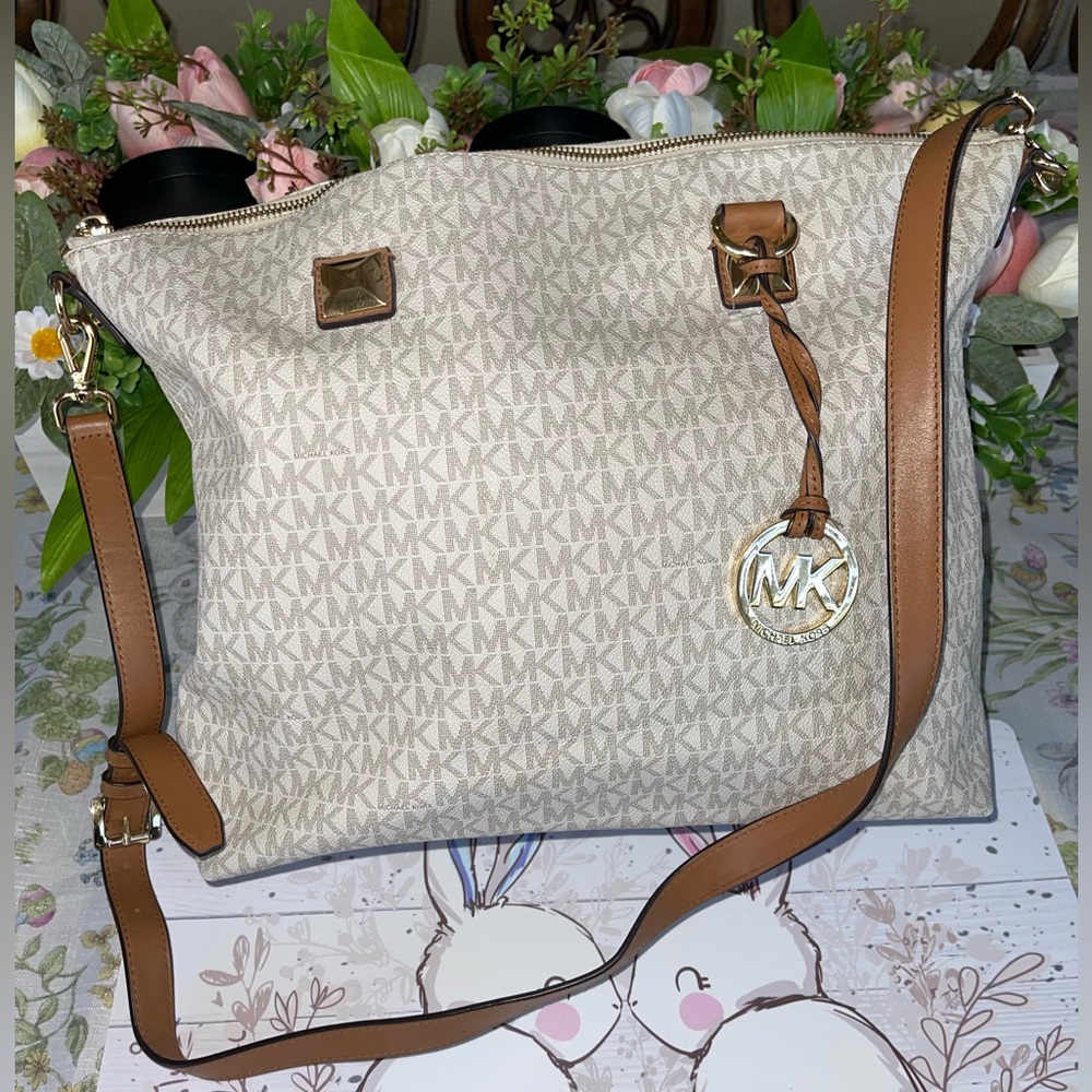 Michael Kors purse